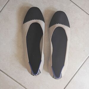 Stylish Black and Tan Women's Flats